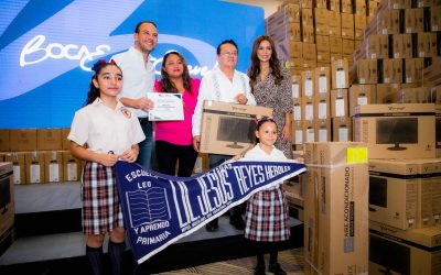 Entrega Alcalde JM Unánue aires acondicionados y computadoras a 110 escuelas de Boca del Río