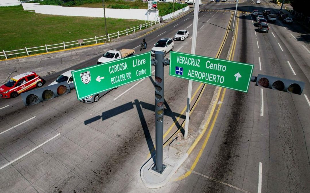 Destaca Alcalde JM Unánue la modernización de semáforos en Boca del Río