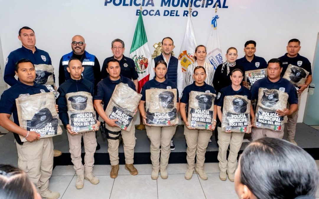 Reconoce Alcalde JM Unánue labor de la Policía Municipal de Boca del Río con entrega de equipamiento