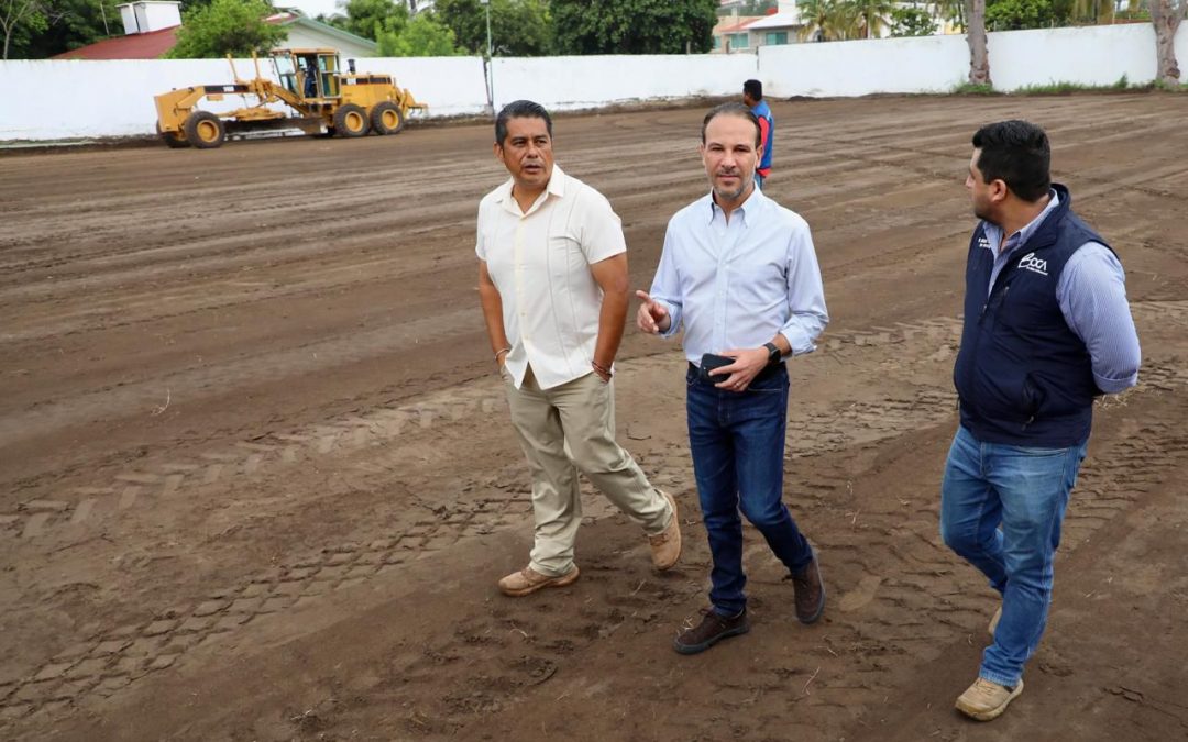 Supervisa Alcalde Juan Manuel Unánue construcción de cancha de fútbol en el CBTIS 79